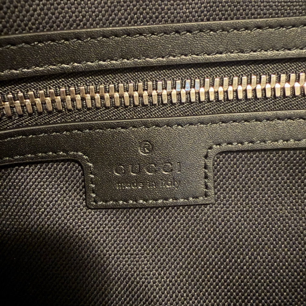 Gucci - GG Emblem Large Duffle Bag - Picture 11 of 16